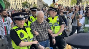 Londra'daki Filistin eyleminde 890 gözaltı!