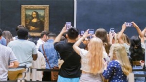 Louvre Müzesi'nden tarihi mücevherler çalındı