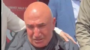 Mahmut Tanal gözyaşlarını tutamadı!