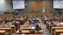 Meclis'te 'beceriksiz başkan' polemiği!