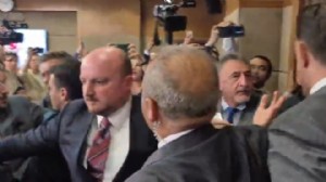 Meclis’te zeytinlik kavgası: Milletvekillerine engelleme!