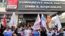 Memurlar CHP İzmir önünde ses yükseltti: Eylem sonrası kritik görüşme!