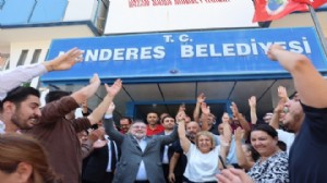 Menderes Belediyesi AK Parti'ye geçti!