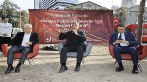 Meslek Fabrikası önünde gençlik forumu: Kim/ne mesaj verdi