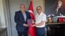 Mesut Öztürk’ten Kaymakam Güney’e helvacı kilimi kitabı takdimi