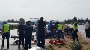 Midibüs kaygan yolda devrildi: 5 yaralı!