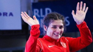 Milli güreşçi Nesrin Baş gümüş madalya aldı