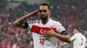 Milli takımda Hakan Çalhanoğlu'ndan kötü haber!