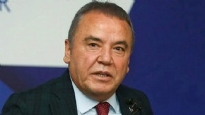 Muhittin Böcek: 22 ilaçla ayakta kalmaya çalışıyorum