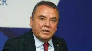 Muhittin Böcek hastaneye kaldırıldı!