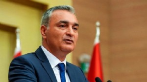 Müslim Sarı: Siyasi pozisyon almak zorunda kalıyoruz