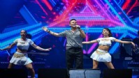 Mustafa Sandal İzmir'de gençlere taş çıkardı