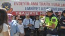 Jandarmadan trafik ve KADES bilgilendirmesi
