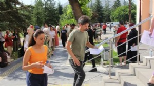 Öğretmen adayları dikkat: AGS ertelendi!