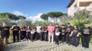 Öğrencilerden okul bahçesinde zeytin hasadı