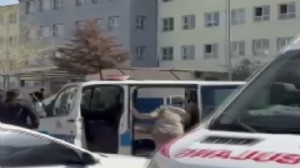 Okula giren saldırgan rastgele ateş açtı: Yaralılar var!