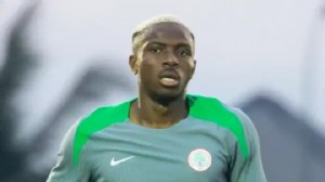 Osimhen gözyaşları içinde oyundan çıktı!