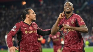 Osimhen hat-trick yaptı, Aslan Amsterdam'da kazandı