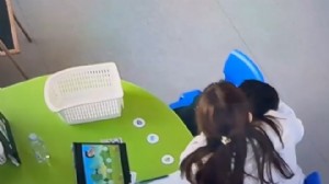 Otizmli çocuğa şiddet kameraya yansıdı!