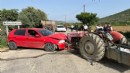 İzmir'de otomobille traktör çarpıştı: 4 yaralı!
