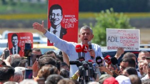 Özgür Özel: Bu haksız rejime meydan okuyoruz!