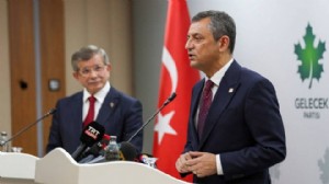 Özel'den Davutoğlu'na 'ara seçim' ziyareti