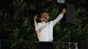 Özel'den mitingde sert çıkış: 'Yargılanacaksınız!'