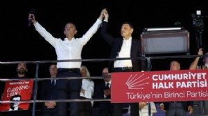 Özel'den mitingi çağrısı: 'Teslim olmayacağız'