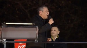 Özel, mitingde konuştu: Erdoğan’a bir hediyem var