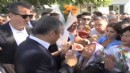 Özel’e İzmir’de sevgi seli: Sana otobüs de alacağız, bina da yapacağız!