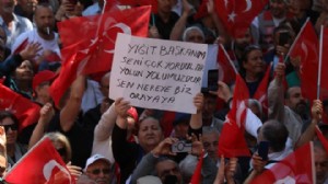 Özel’in rotası saha: Binaya ihtiyacımız yok, yerimiz halkın yanı