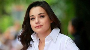 Özgü Namal trafik kazası geçirdi