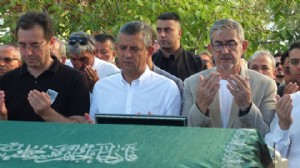 Özgür Özel, Balıkesir'de cenaze törenine katıldı