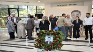 Özgür Özel, Ferdi Zeyrek’in ailesiyle taziyeleri kabul etti