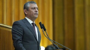 Özgür Özel'den iktidara 'İran' tepkisi