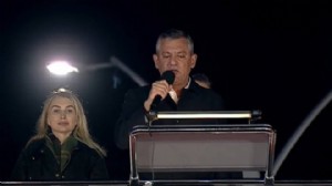 Özgür Özel mitingde konuştu: Ne mesaj verdi?