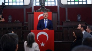 Özgür Özel oy birliği ile genel başkan seçildi!