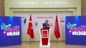 Özgür Özel tek tek gösterdi: Akın Gürlek'in tapuları!