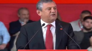Özgür Özel’den Barselona’da tarihi konuşma!