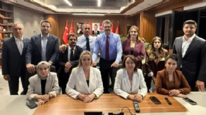 Polis ablukası sürüyor: Özel'in çalışma ofisinde son durum
