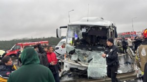 Polis servisi kaza yaptı: 1 şehit, 16 yaralı!