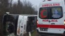 Polisleri taşıyan otobüs devrildi: Yaralılar var!