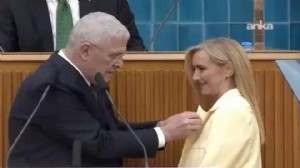 Rozetini Dervişoğlu taktı: İpek Özkal, İYİ Parti’ye katıldı