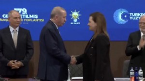 Rozetini Erdoğan taktı: Burcu Köksal AK Parti'ye katıldı!