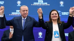 Rozetini Erdoğan taktı: Burcu Köksal AK Parti'ye katıldı!
