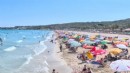 Sıcak hava bunaltı; Çeşme'de plajlar doldu