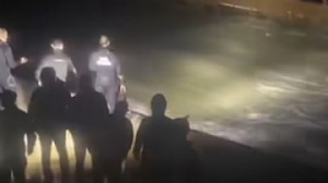 Şiddetli fırtınada işçiler denize düştü: 1 can kaybı!