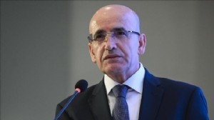 Mehmet Şimşek gülerek yanıtladı: İstifa edecek mi?