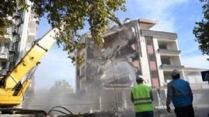 Sındırgı'da peş peşe artçı depremler