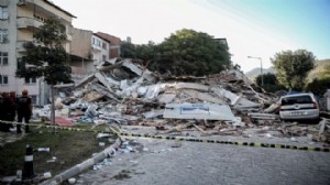 Sındırgı'da yıkılan bina ile ilgili iki gözaltı